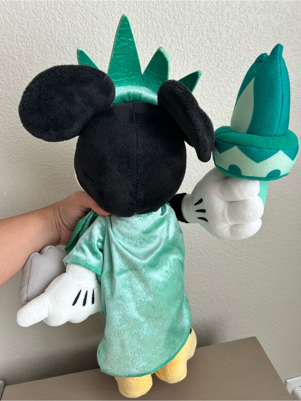 Disney Minnie Mouse Statue of Liberty Plush - Teal & Yellow - Picture 8 of 8